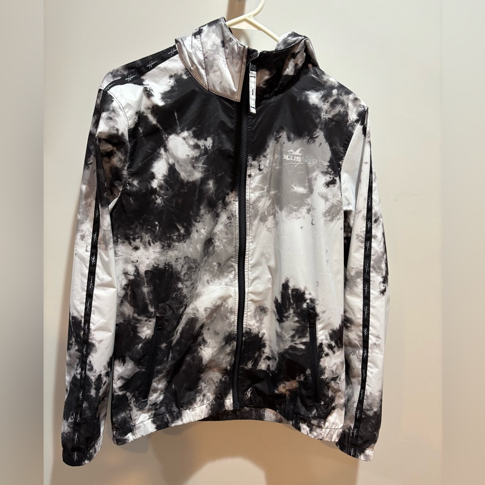 Hollister windbreaker Black and White Jacket like new